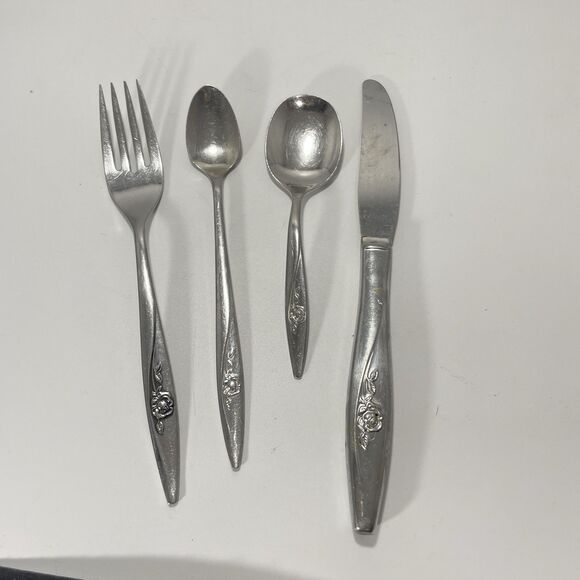 Oneida LASTING ROSE Stainless Lot Of 4 Oneidacraft Deluxe Flatware Fork Spoon - Picture 1 of 5